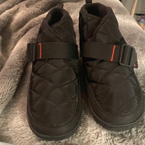 Chaco shoes they are quilted light weight very unique. - Picture 4 of 6